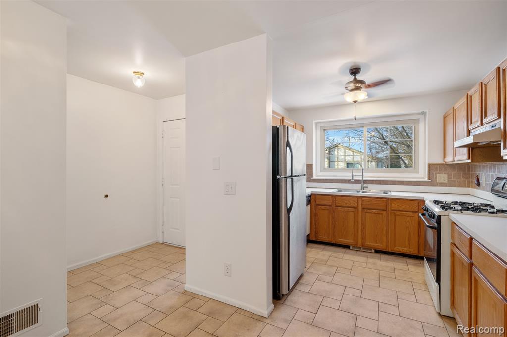 41816 Greenwood Lane, Clinton Twp, MI 48038 — Photo 9