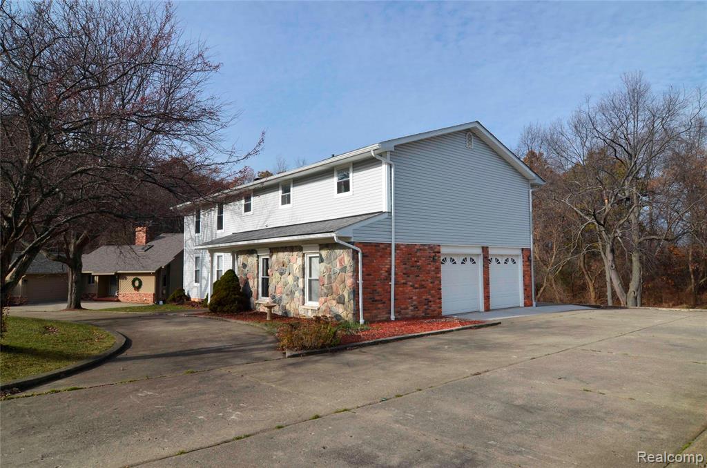 8152 Fairfield Circle, Springfield, MI — Photo 34