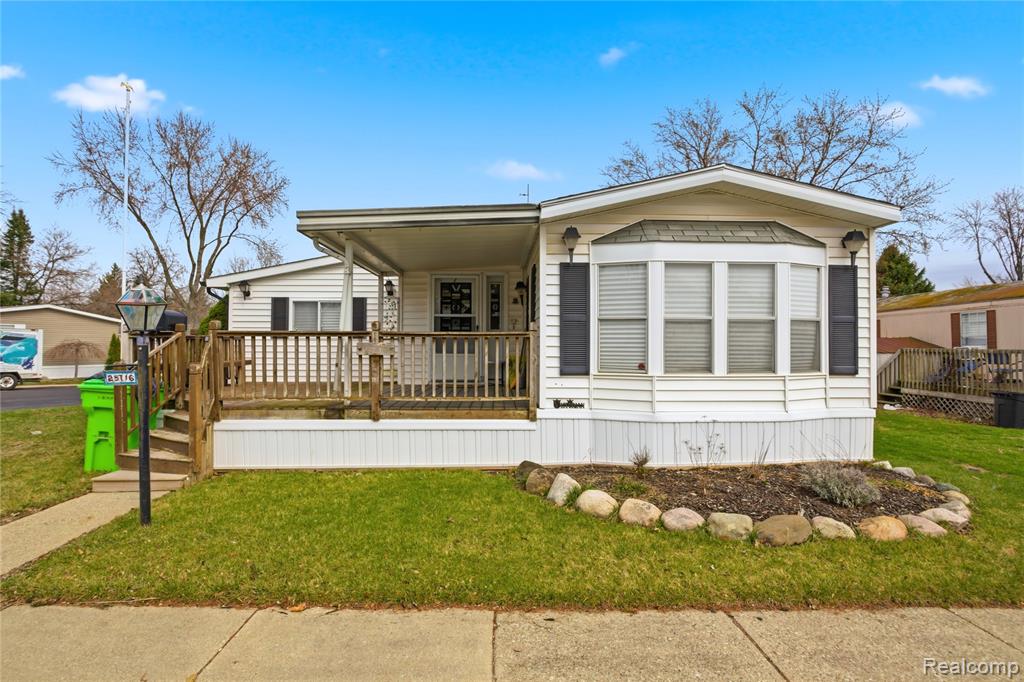 25716 Jackson St, Novi, MI