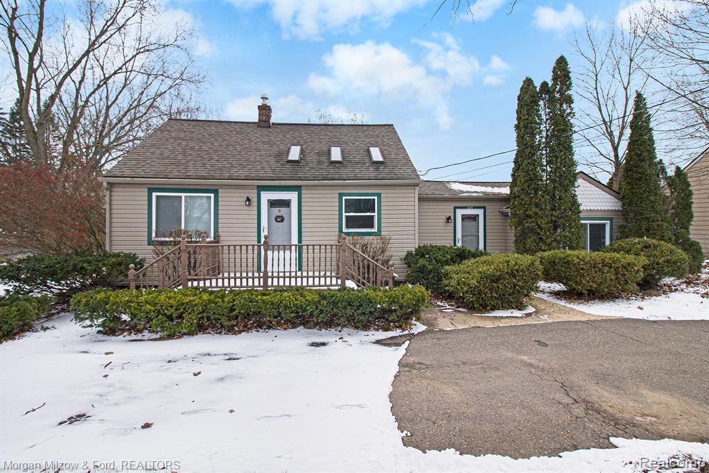 6479 Simmons Road, Waterford, MI 48327 — front exterior