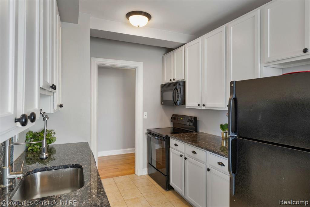 15 E KIRBY Street, 710, Detroit, MI 48202 — Photo 17