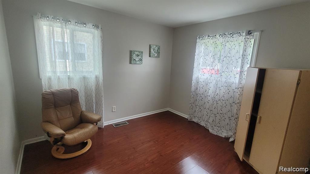 606 E MILTON Avenue, Hazel Park, MI 48030 — Photo 9