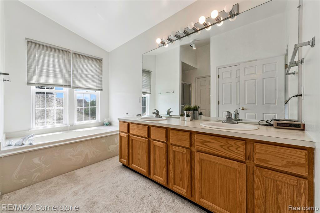 8307 Parkside Drive, Westland, MI — Photo 32