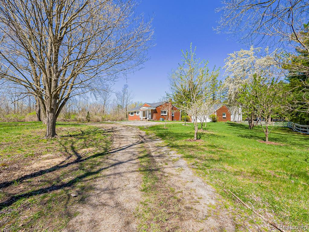 8701 Brookville Road, Plymouth, MI 48170 — Photo 45