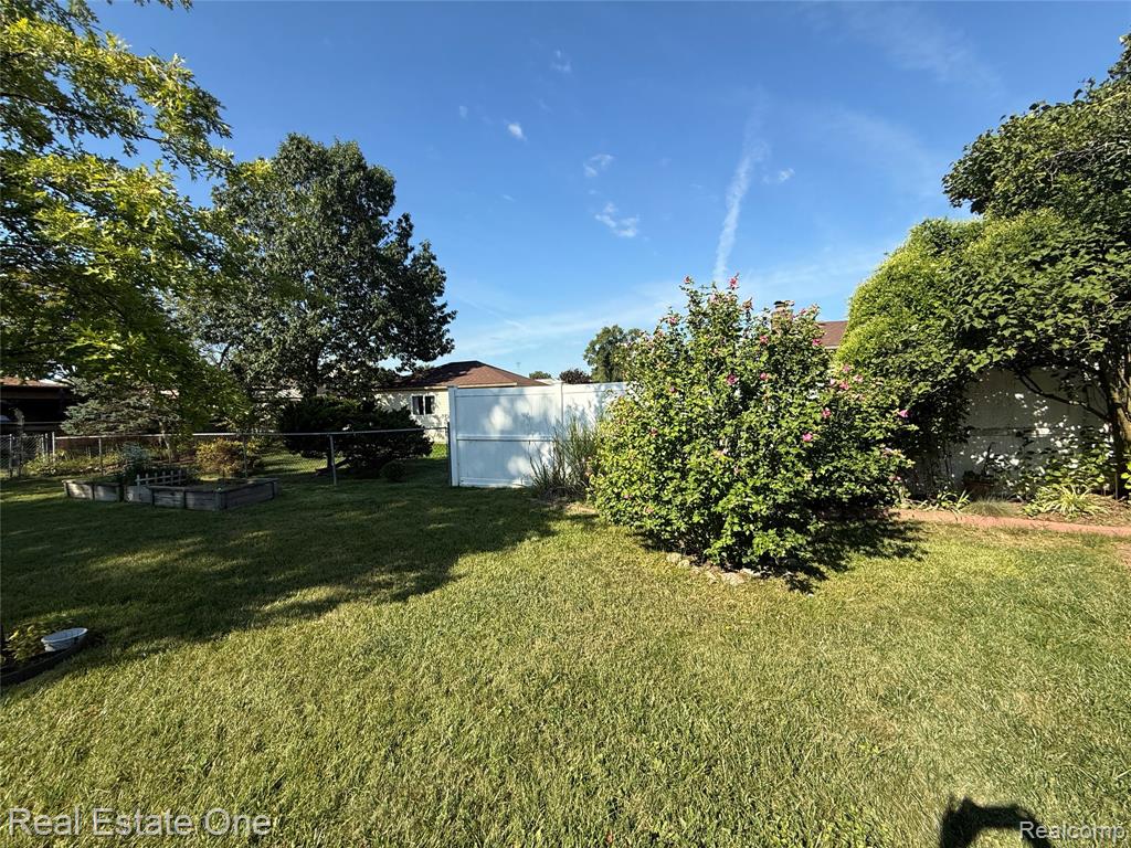42075 GLORIA Drive, Canton, MI 48187 — Photo 56