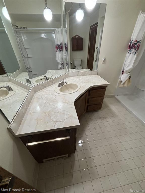 69 Meadow Wood Drive, Rochester Hills, MI 48307 — Photo 9