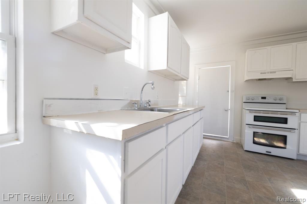 6015 Mayburn Street W, Dearborn Heights, MI 48127 — Photo 7
