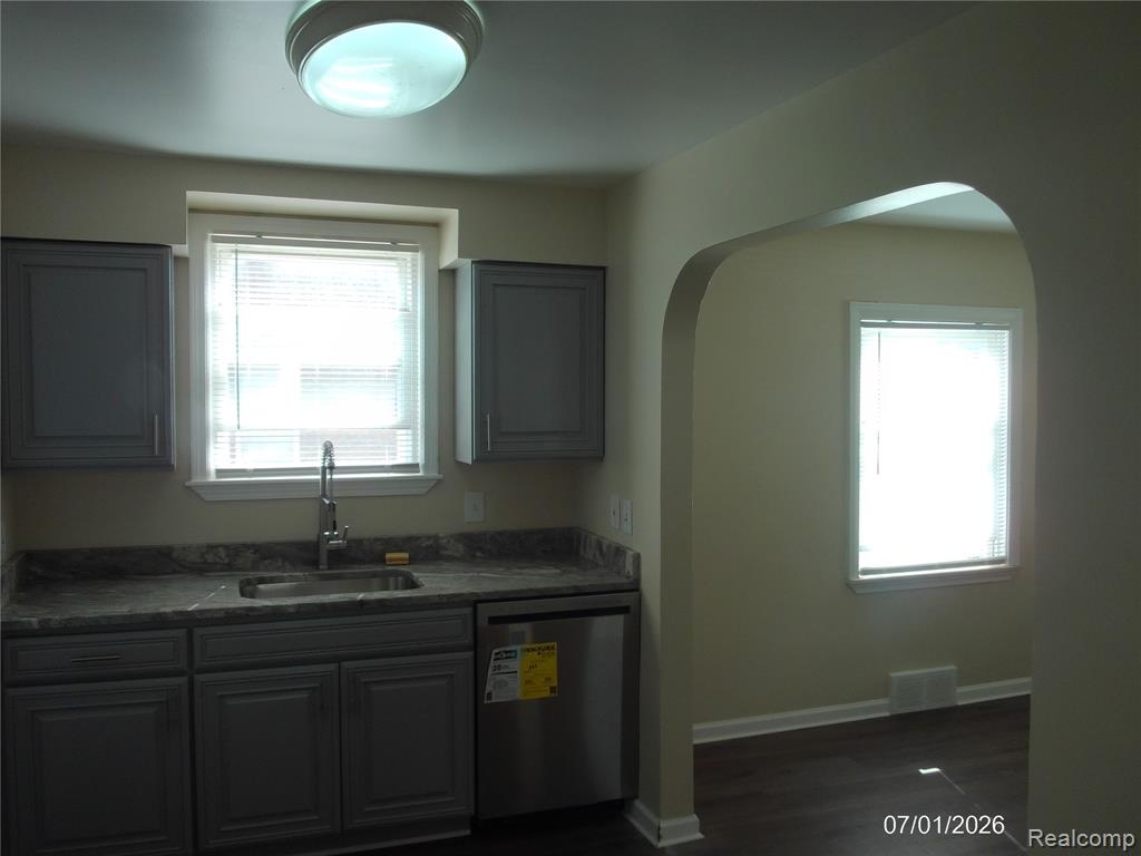 7535 REPUBLIC Avenue, Warren, MI 48091 — Photo 7