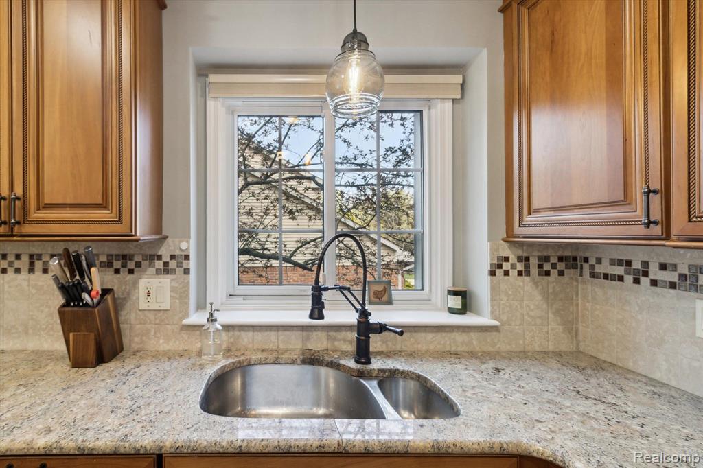 42437 STEEPLEVIEW Street, Northville, MI 48168 — Photo 15