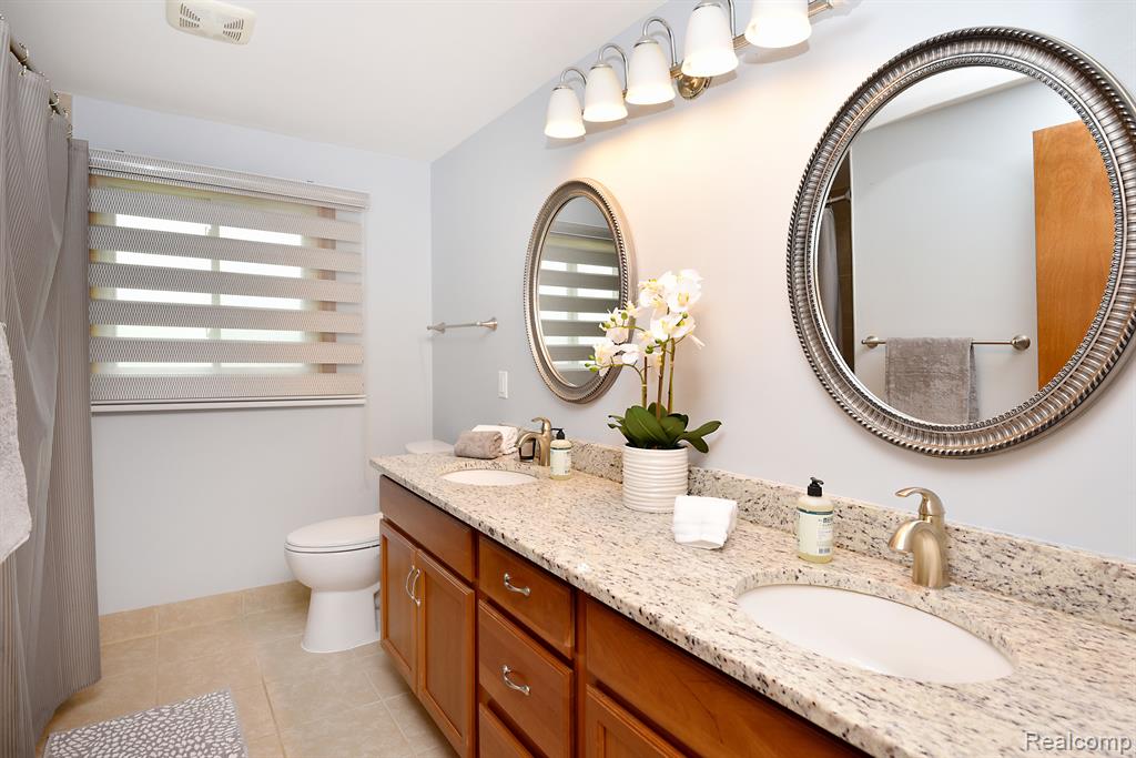 6186 Smithfield Drive, Troy, MI 48085 — Photo 24