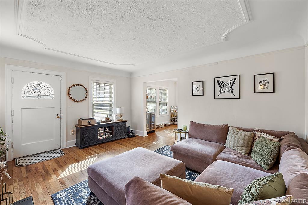 915 FARMDALE Street, Ferndale, MI 48220 — Photo 2