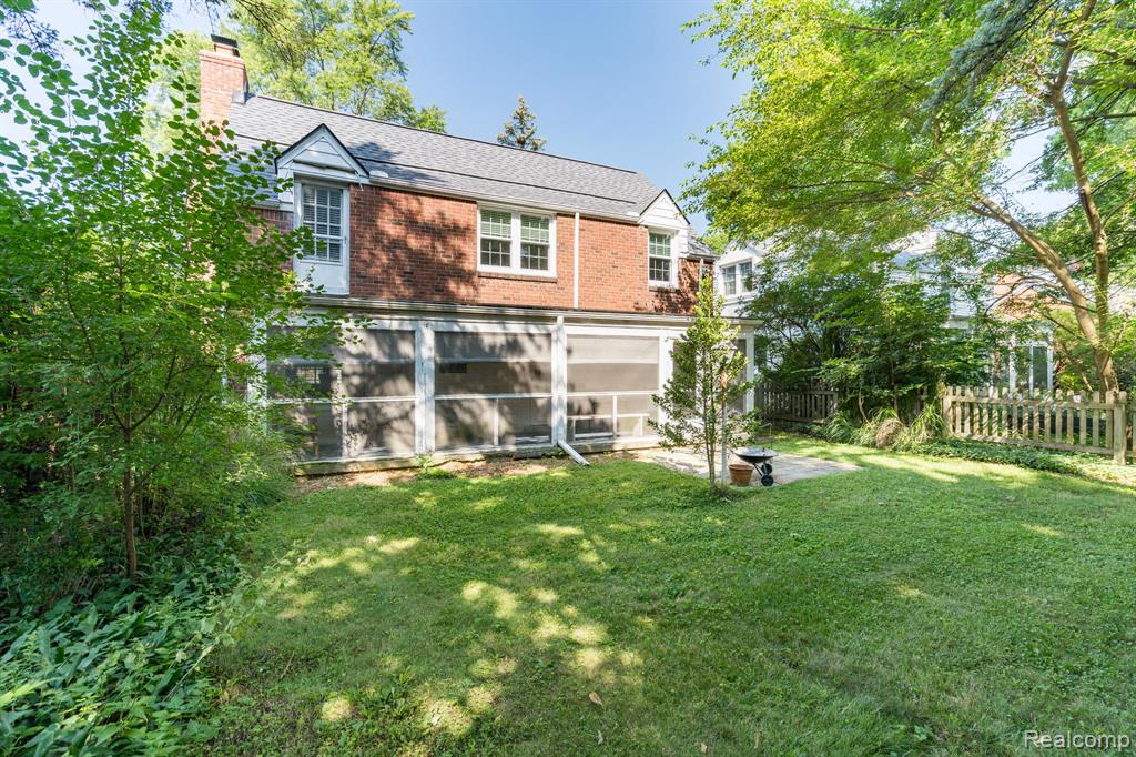 27714 California Drive NE, Lathrup Village, MI 48076 — Photo 28