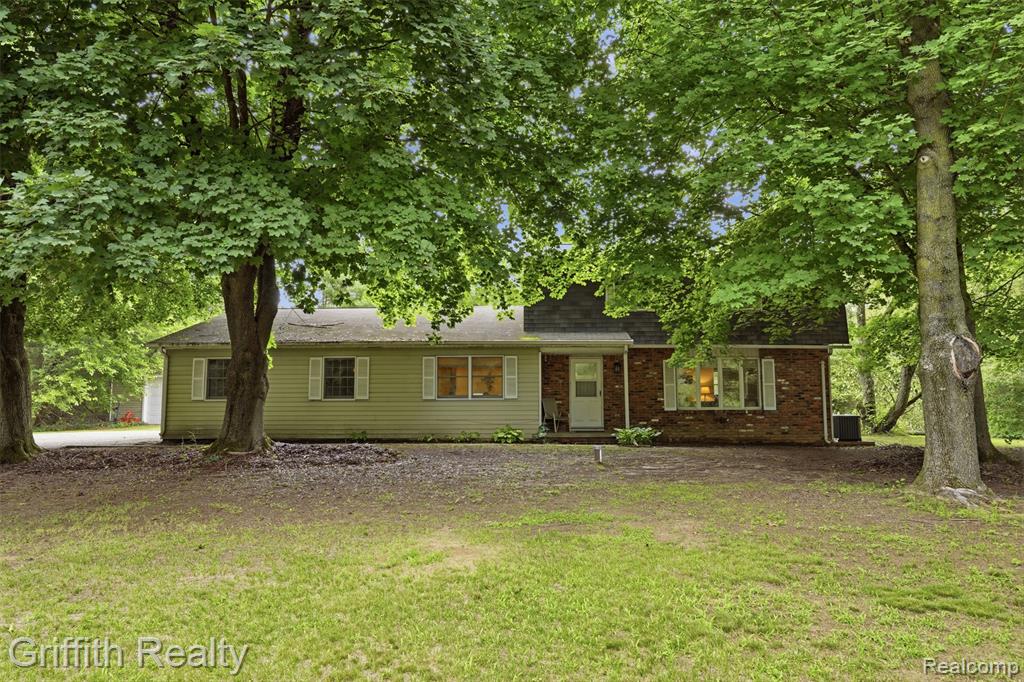 10591 Silver Lake Road, Brighton, MI 48116