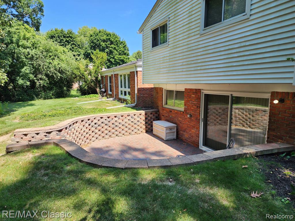 473 FOX RIVER Drive, Bloomfield Hills, MI 48304 — Photo 47