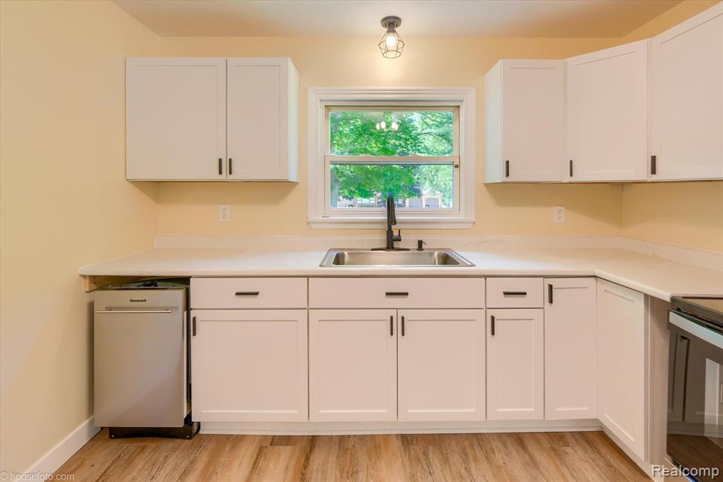 580 N Almont Avenue, Imlay City, MI 48444 — Photo 11