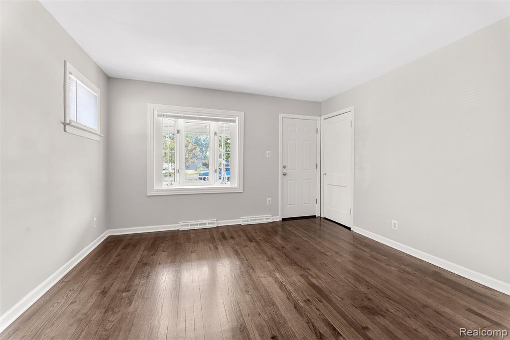 4924 Huron Street, Dearborn Heights, MI 48125 — Photo 5