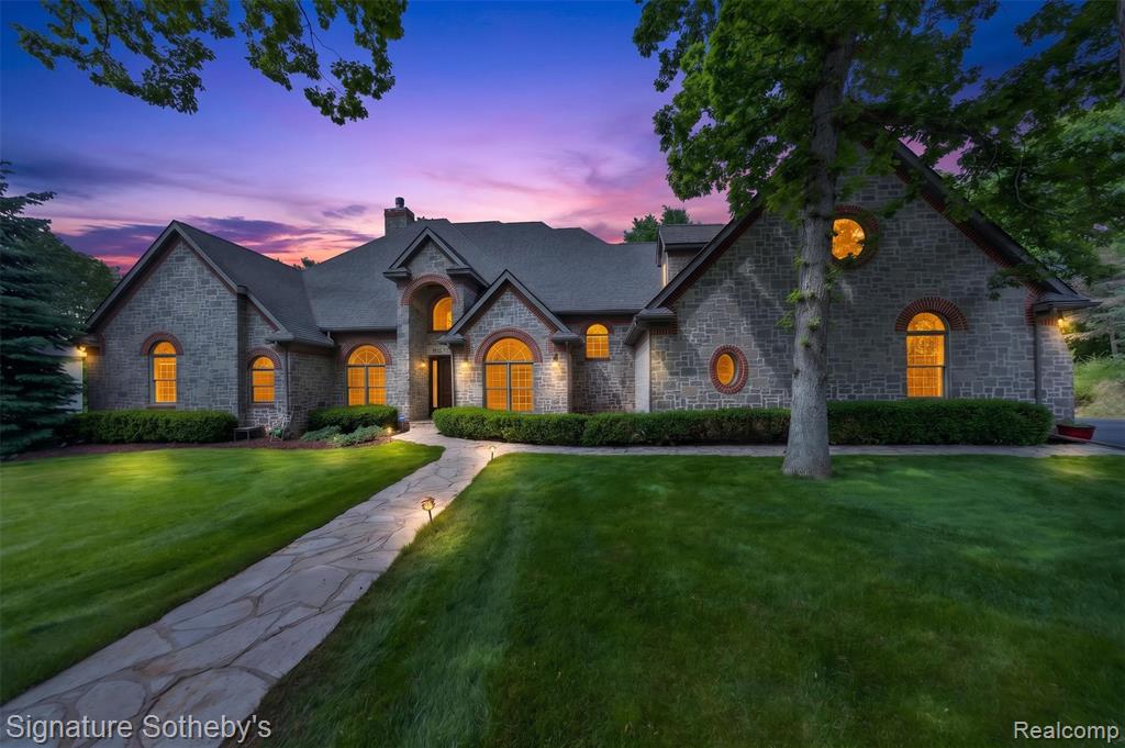900 Hill Hollow Lane, Milford, MI 48381 — front exterior