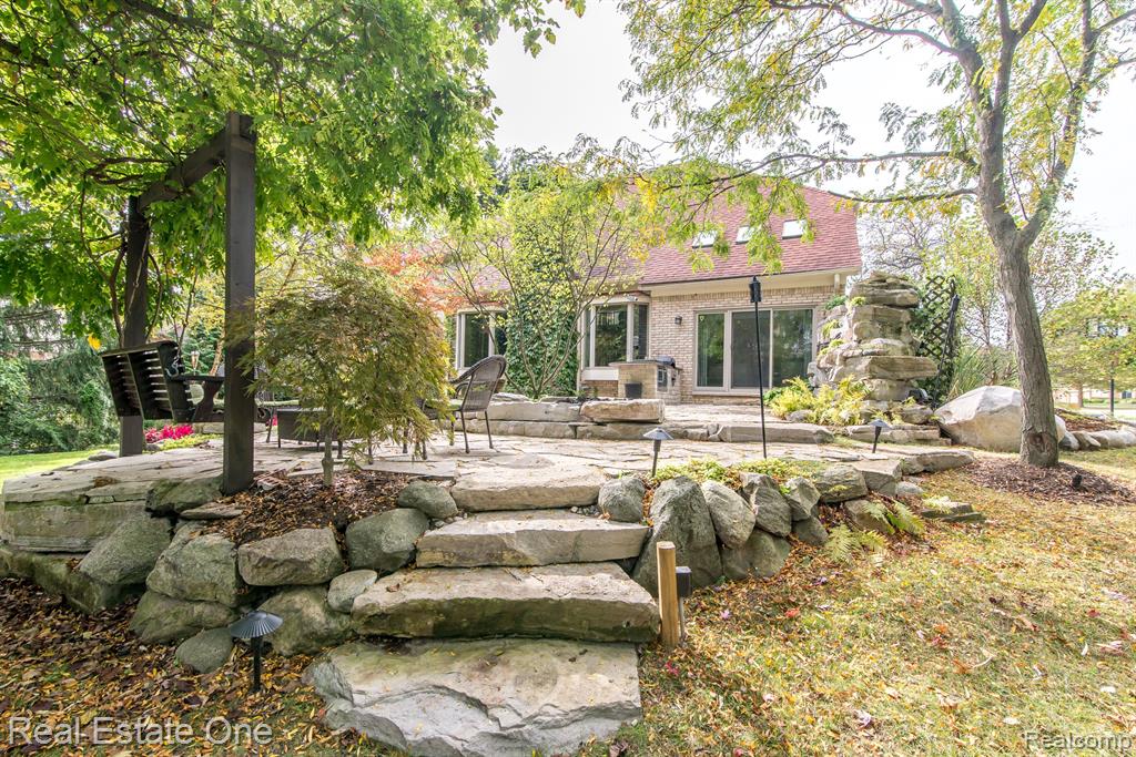 4088 PARKSTONE Court, Troy, MI 48098 — Photo 19