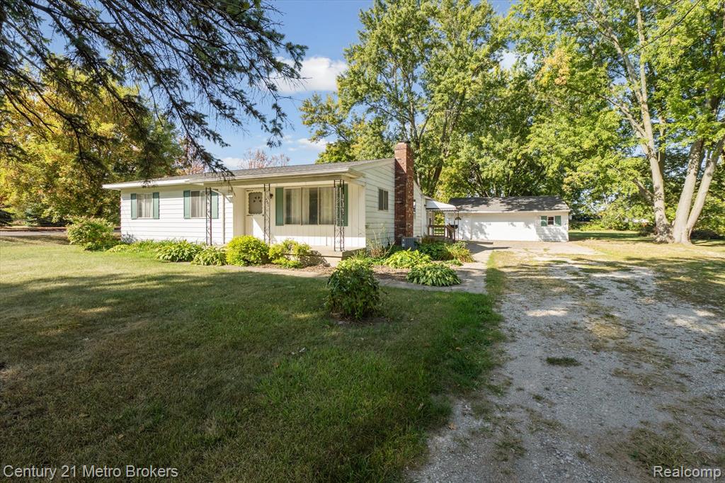 4460 Torrey Road, Flint, MI 48507 — front exterior