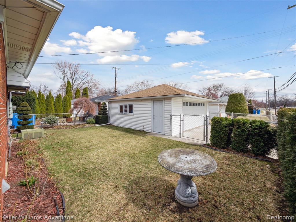 4217 MCKINLEY Street, Dearborn Heights, MI 48125 — Photo 31
