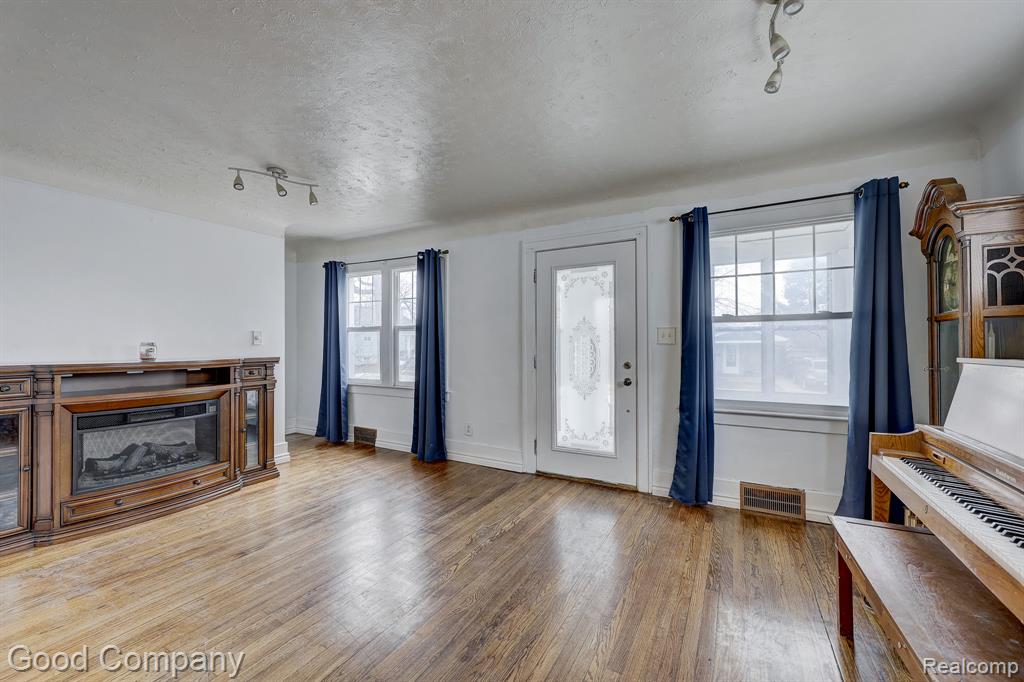 736 E Meyers Avenue, Hazel Park, MI 48030 — Photo 8