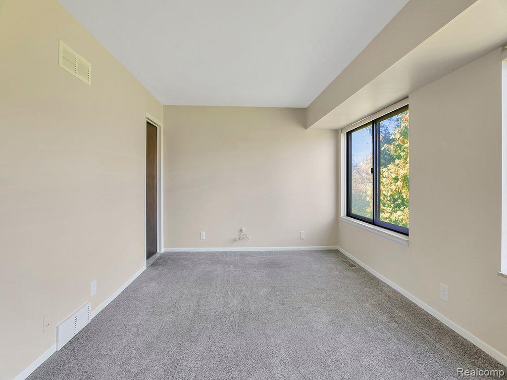 3092 LINDENWOOD Drive, Dearborn, MI 48120 — Photo 21
