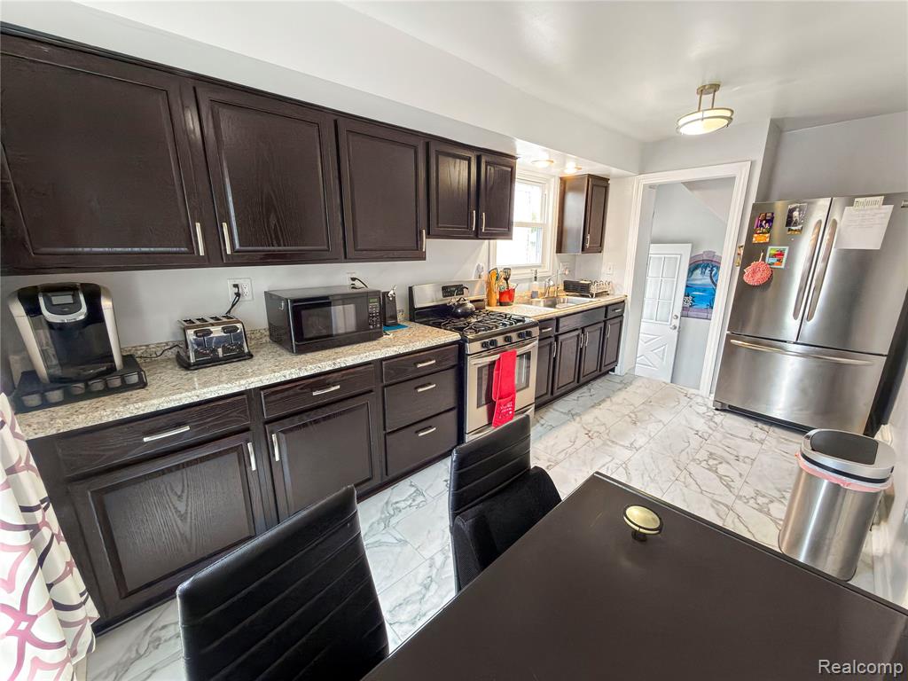 6907 Orchard Avenue, Dearborn, MI 48126 — Photo 13