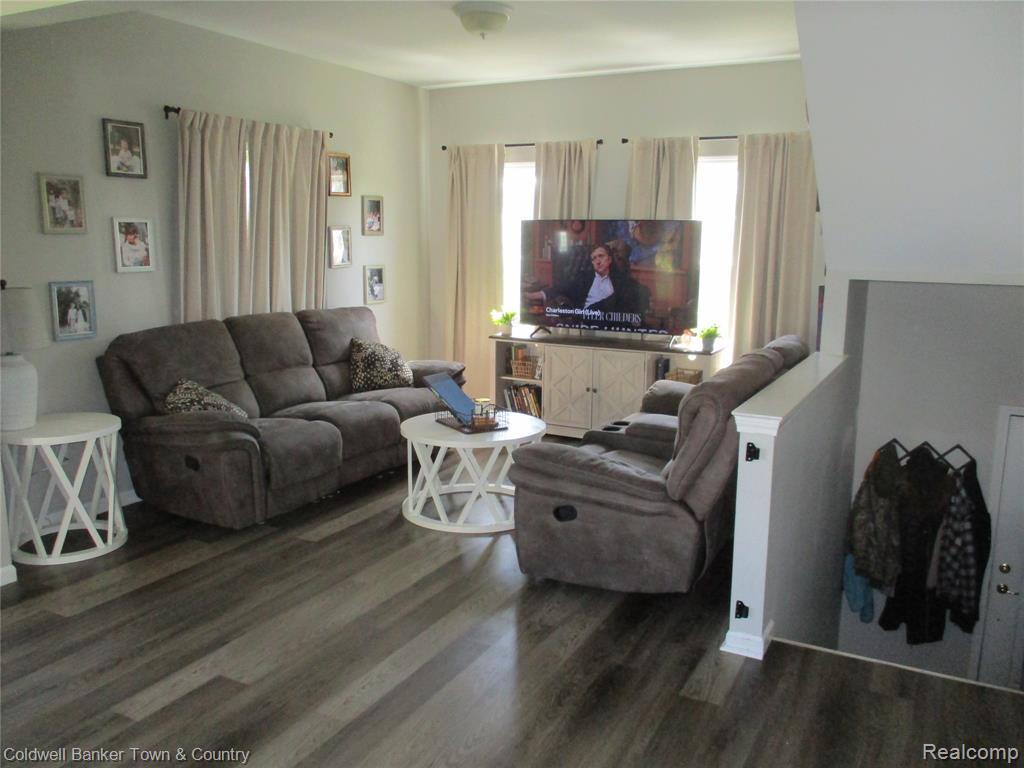 714 Eagle Drive, Fenton, MI 48430 — Photo 3