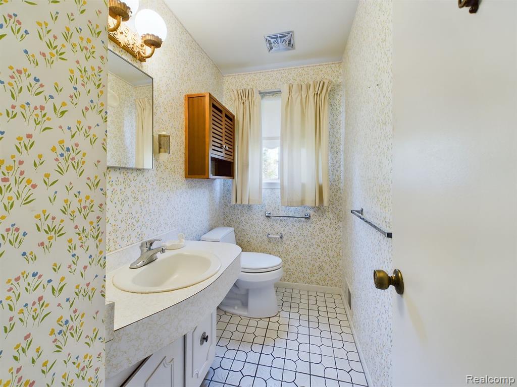 440 Lockmoor Court, Grand Blanc, MI 48439 — Photo 9