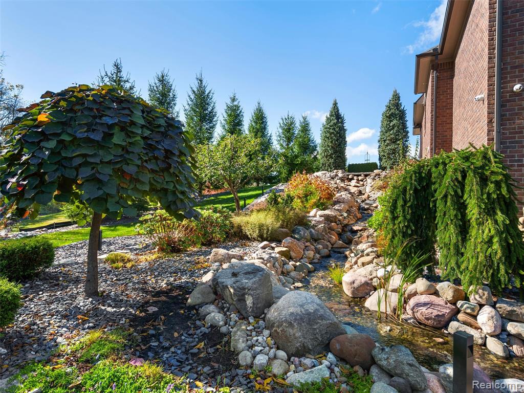 2475 Creekside Court, Rochester, MI 48306 — Photo 38
