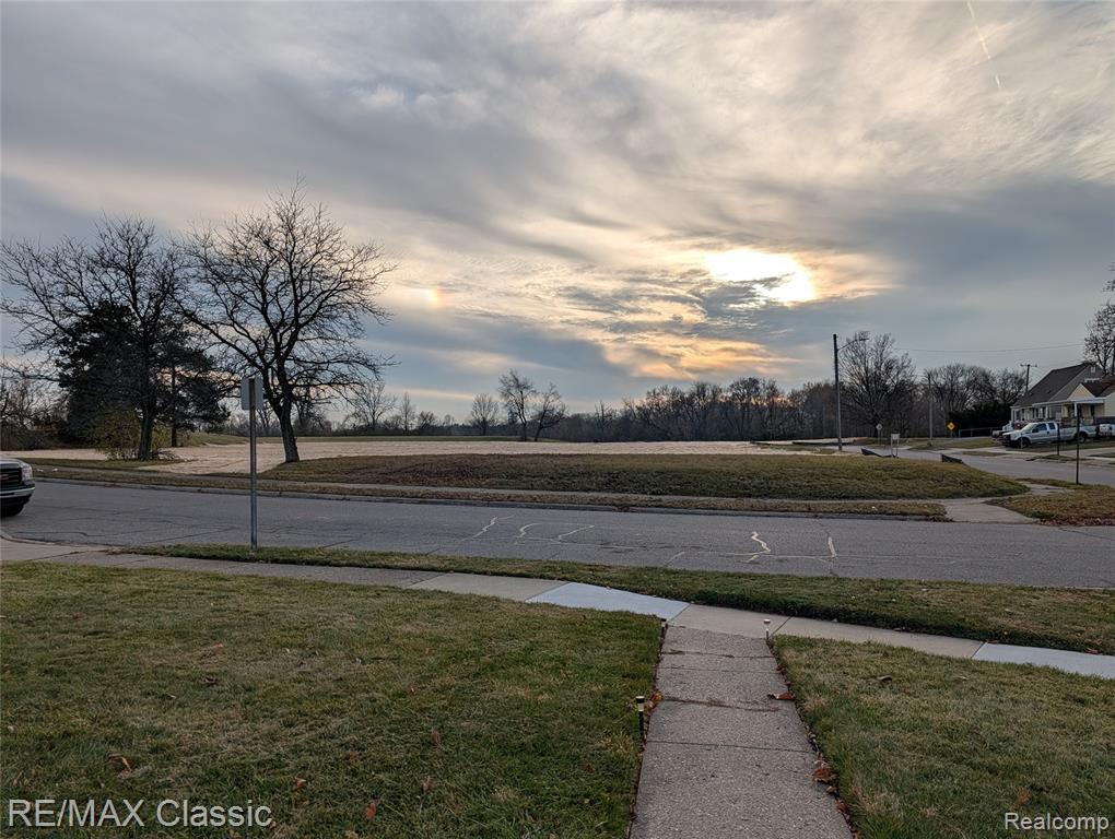 679 Linda Vista Drive, Pontiac, MI 48342 — Photo 18