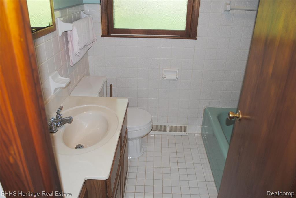 15507 Park Lane, Plymouth, MI 48170 — Photo 17