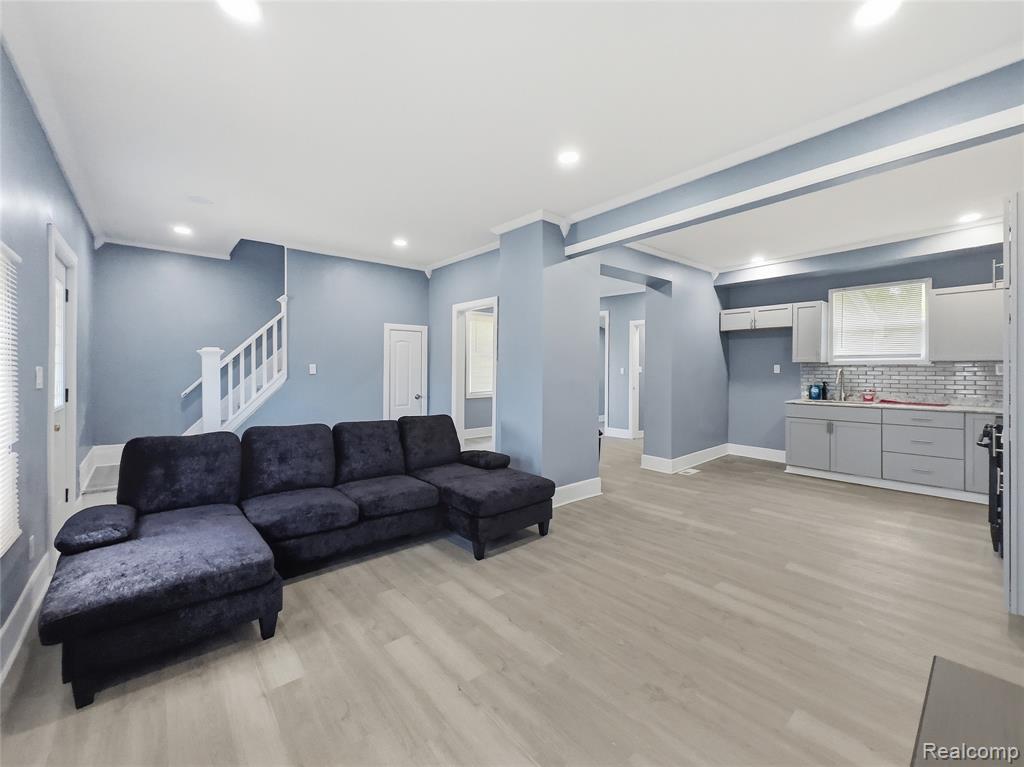 9325 E Warren Avenue, Detroit, MI 48214 — Photo 3
