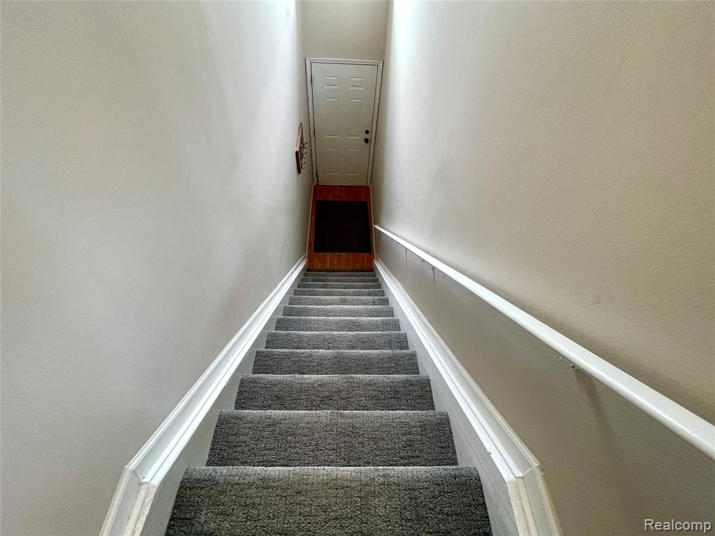 33765 Pondview Circle, Livonia, MI 48152 — Photo 23