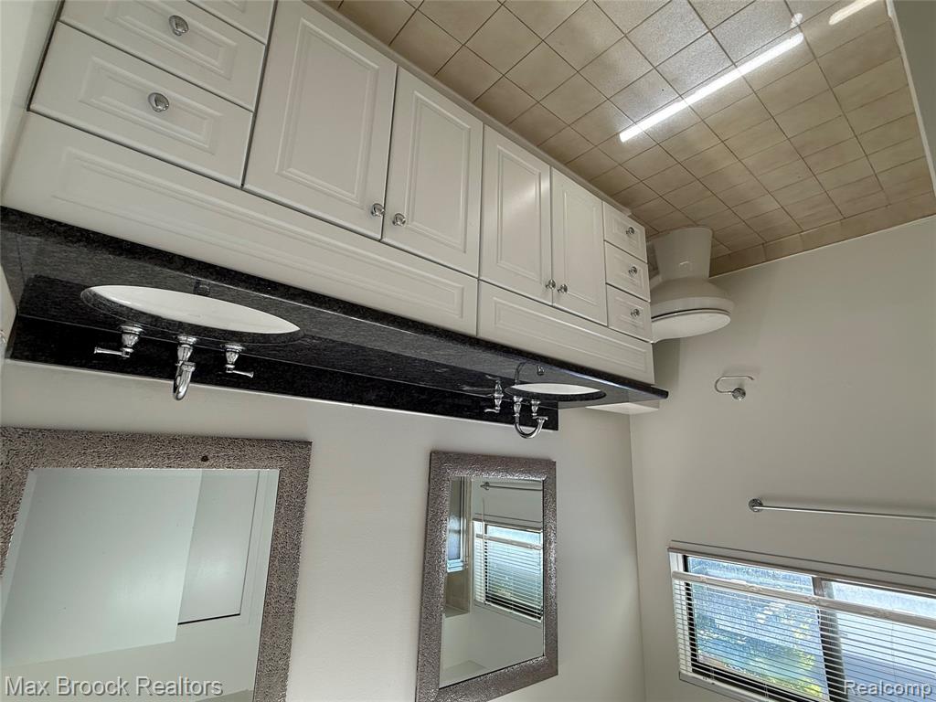6560 Ridgefield Circle, West Bloomfield, MI — Photo 11
