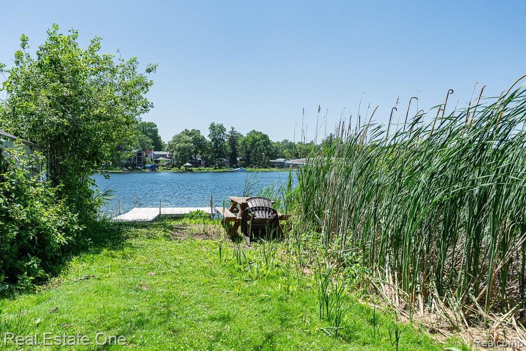 4644 Charest Avenue, Waterford, MI 48327 — Photo 10