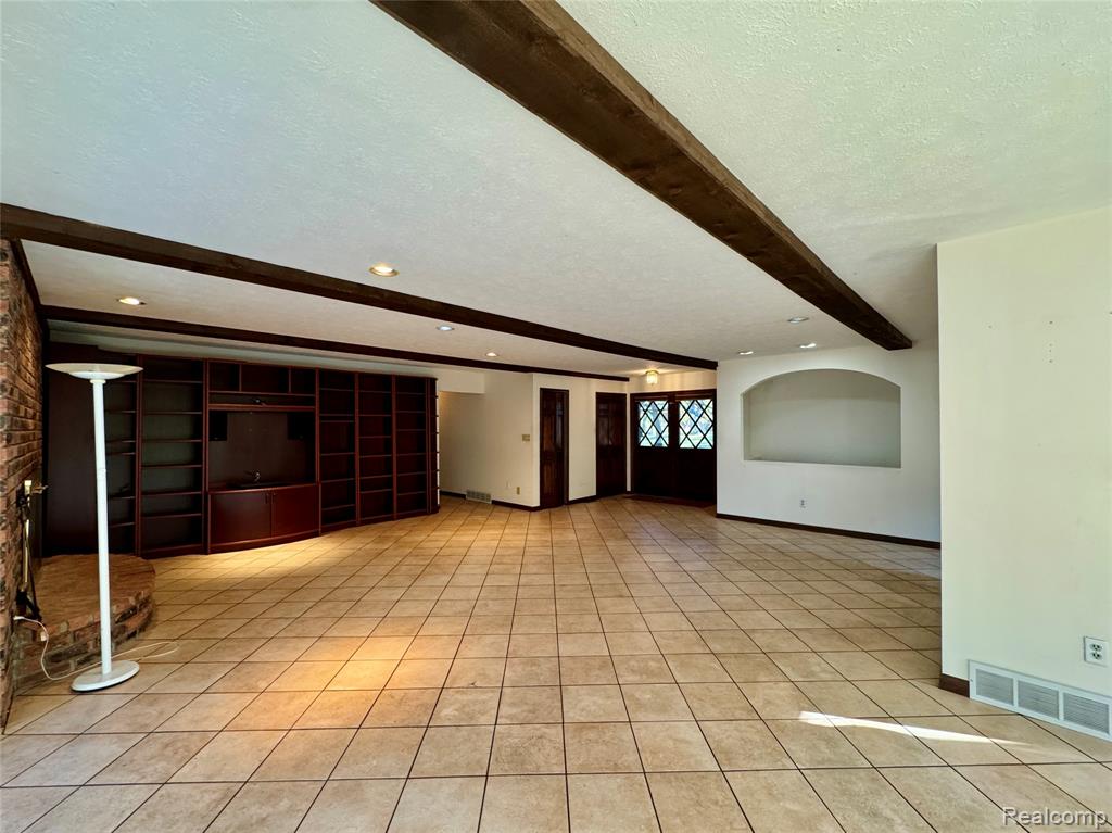 4260 E Newland Drive, West Bloomfield, MI 48323 — Photo 9