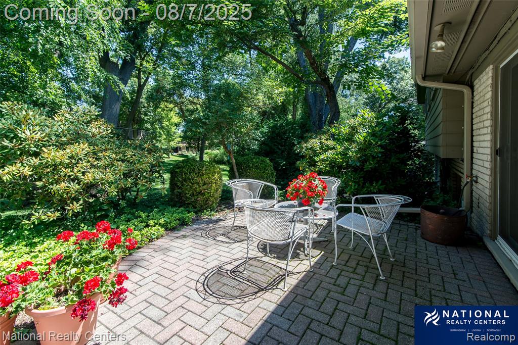 4933 Malibu Drive, Bloomfield Hills, MI 48302 — Photo 10