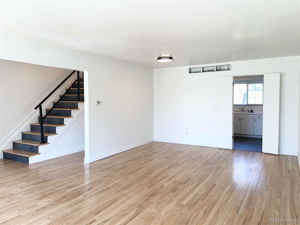 483 FOX HILLS Drive N, Bloomfield Hills, MI 48304 — Photo 9