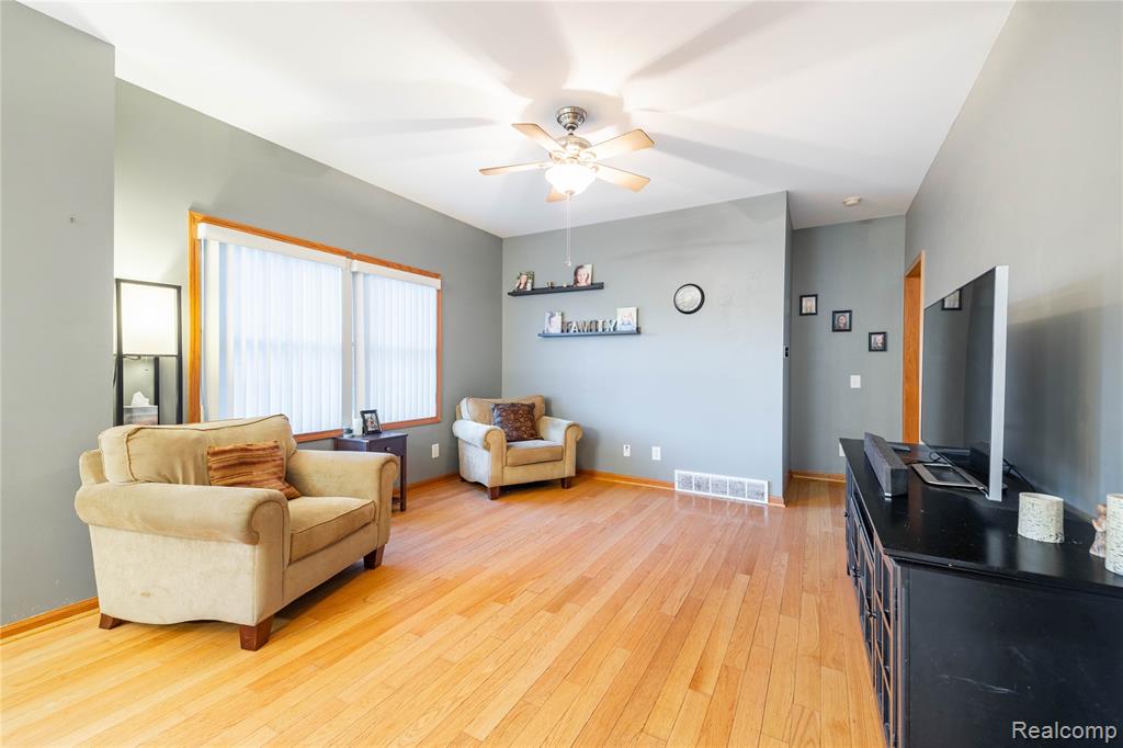 28101 Elwell Road, Belleville, MI 48111 — Photo 11