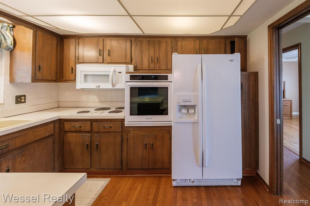 6769 DONNYBROOK Drive, Shelby Twp, MI 48316 — Photo 14
