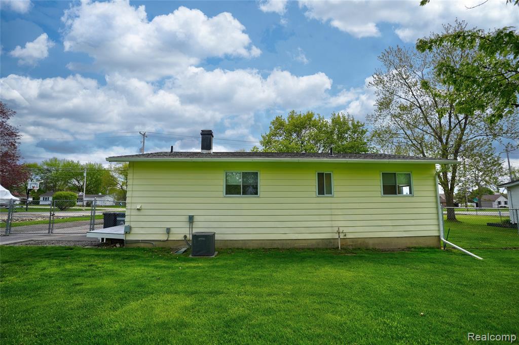 6087 E Hill Road, Grand Blanc, MI 48439 — Photo 6