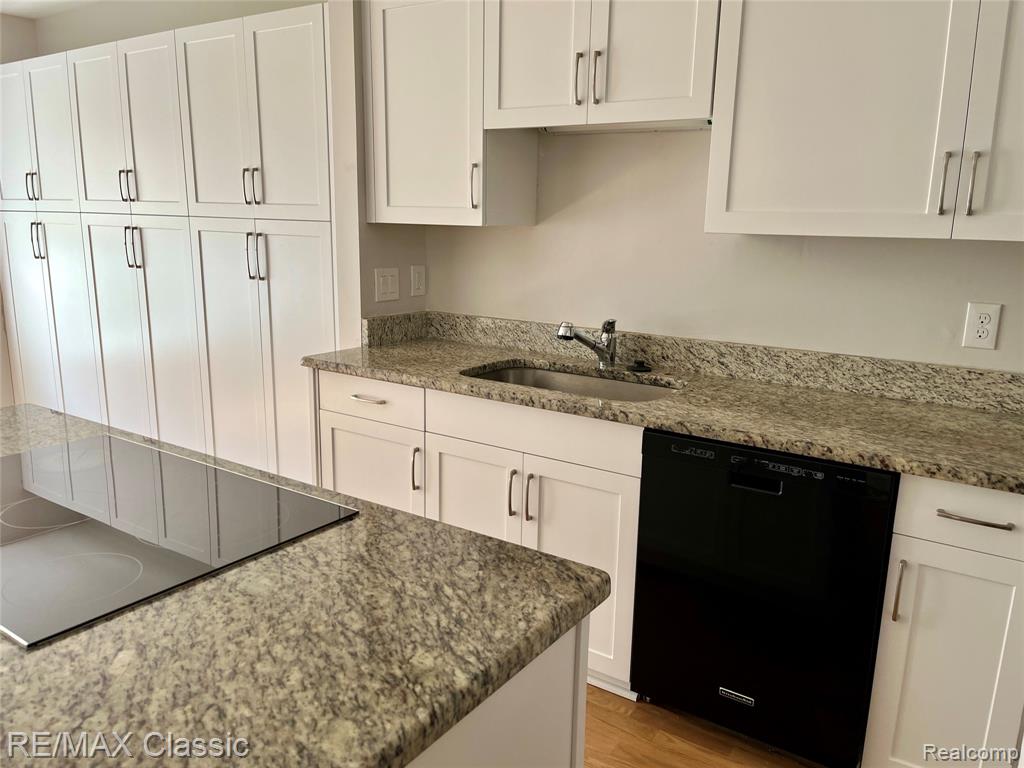 7663 Danbury Circle, West Bloomfield, MI — Photo 8