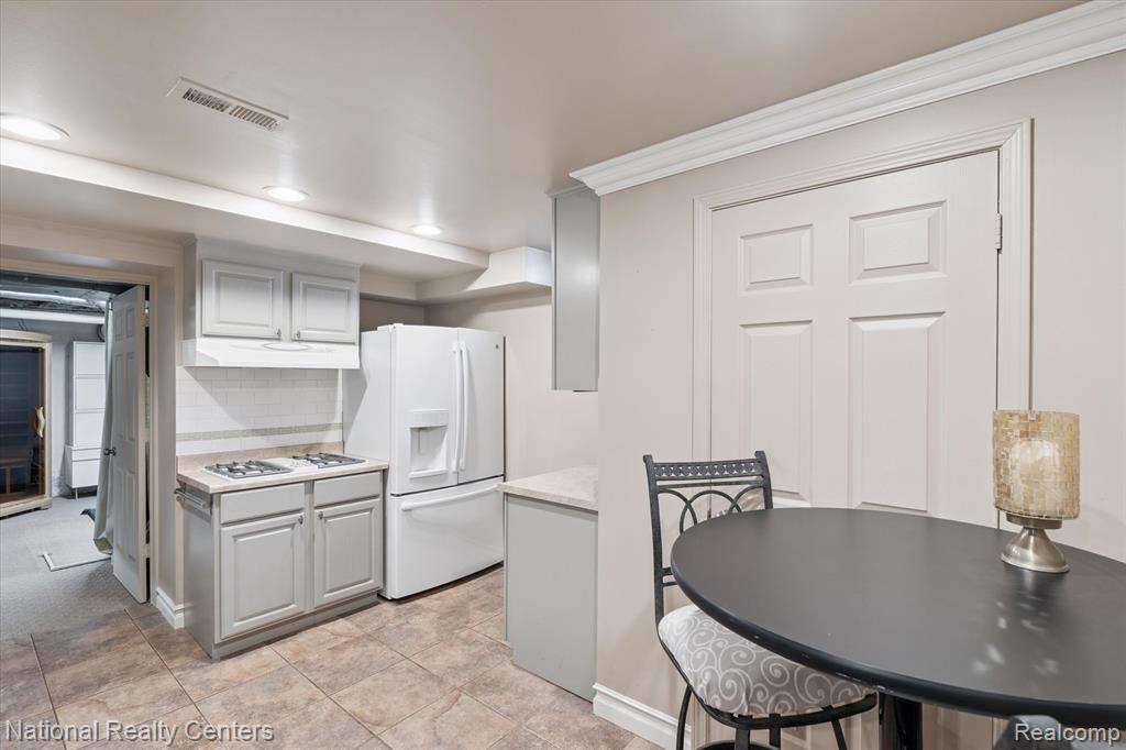 730 Berwick Court, Highland, MI — Photo 53