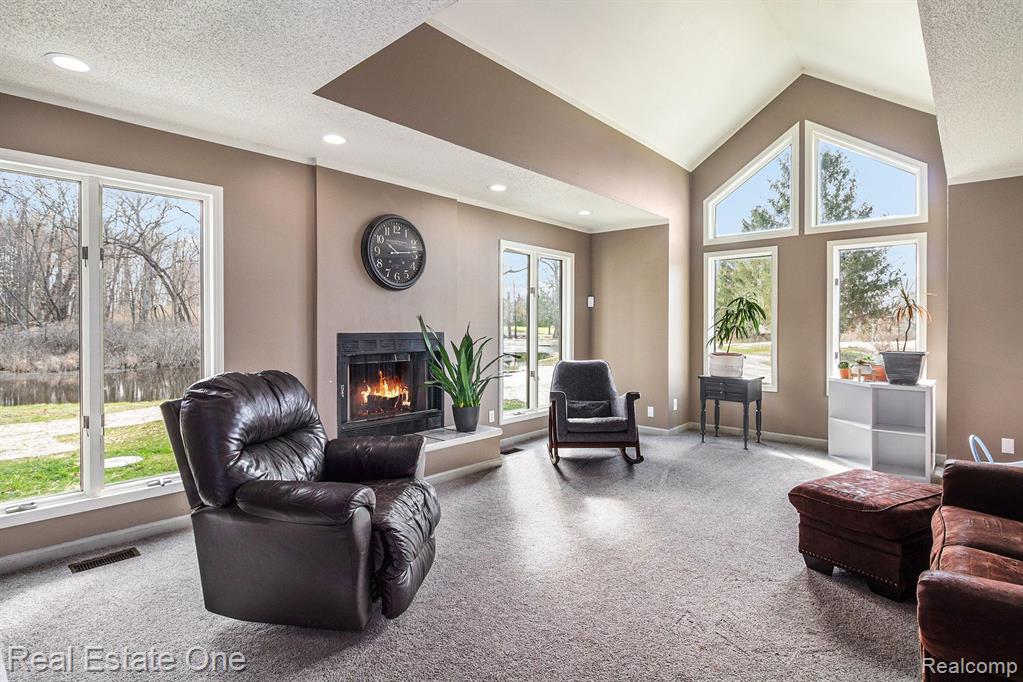8155 Sheraton Park Drive, Fenton, MI 48430 — Photo 15