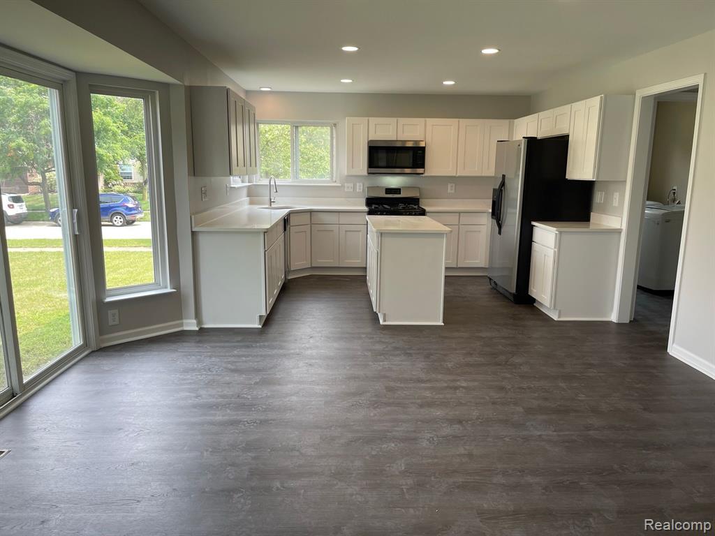 47000 HARBOUR POINTE, Van Buren, MI 48111 — Photo 2