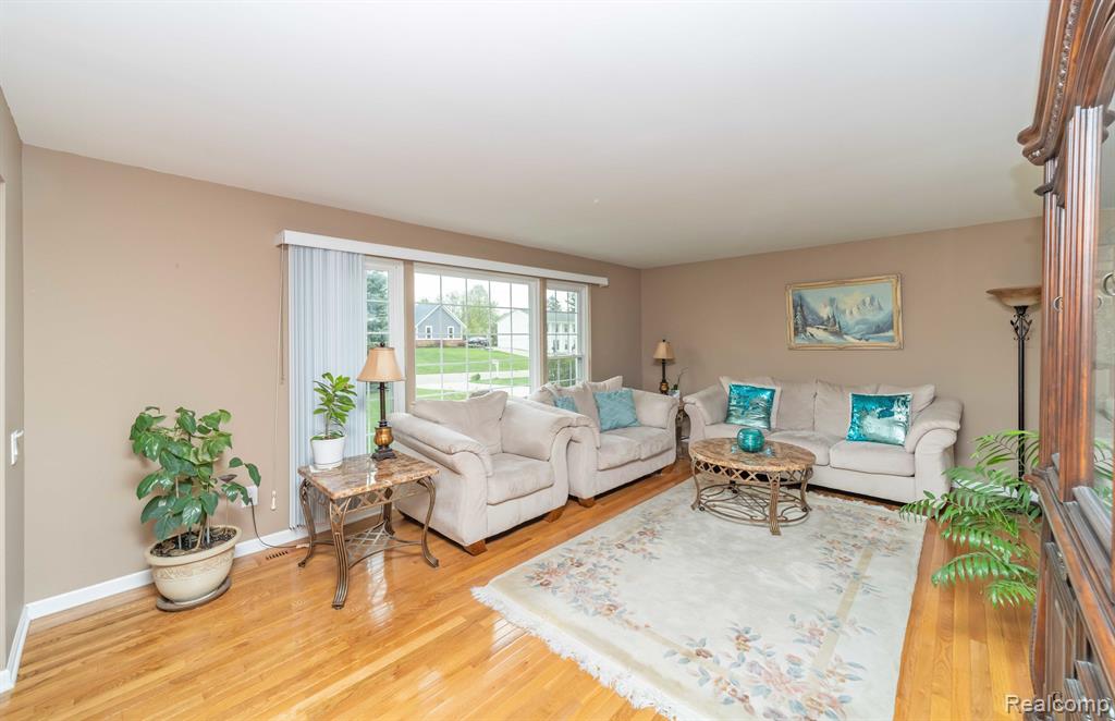 5628 WARRENSHIRE Drive, West Bloomfield, MI — Photo 24