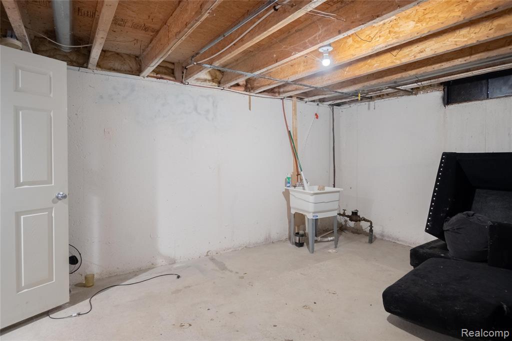 48850 Village Drive, Macomb, MI 48044 — Photo 33
