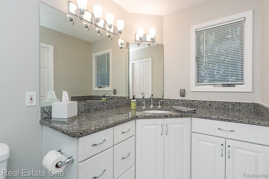 471 Elmhill Road, Rochester Hills, MI 48306 — Photo 16