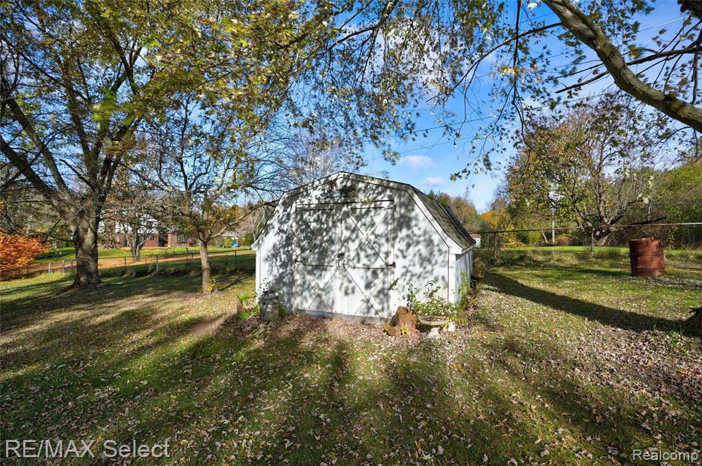 550 W Rose Center Road, Holly, MI 48442 — Photo 9